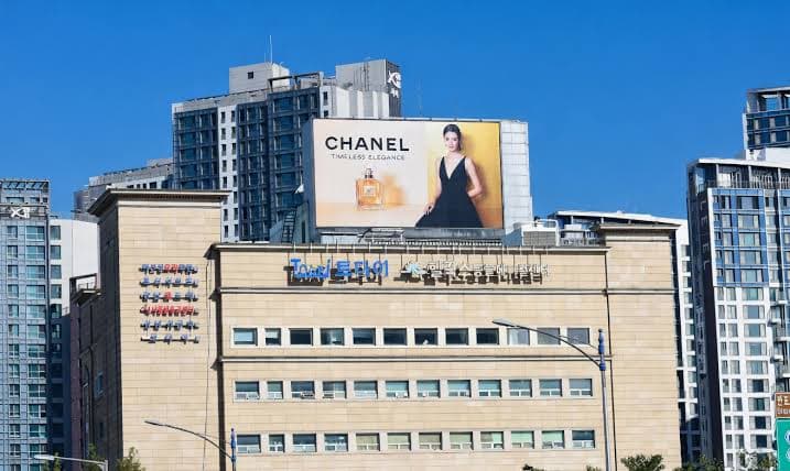 강남 고속터미널 르본시티빌딩 전광판