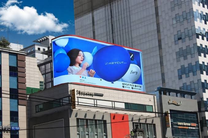 강남 규정빌딩 전광판 광고 (뉴발란스 빌딩)