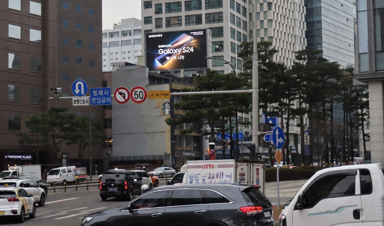 명동 고려빌딩 전광판 광고