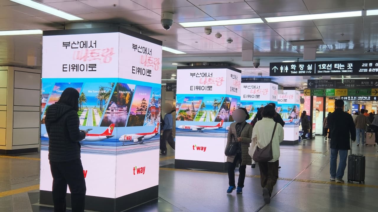 부산 서면역 미디어필러 사각기둥 광고
