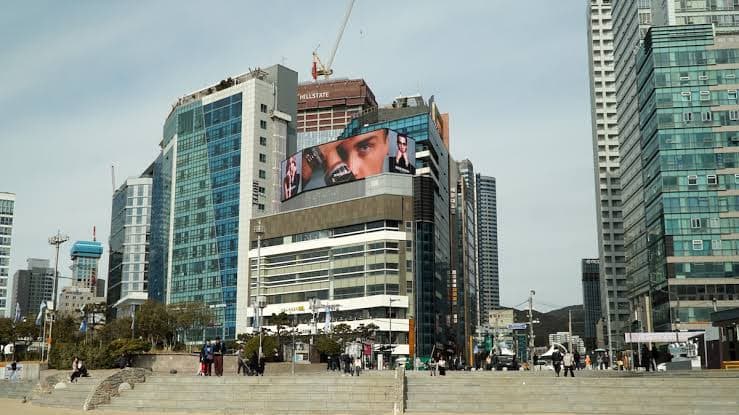 부산 해운대 임팩트웨이브 전광판 광고