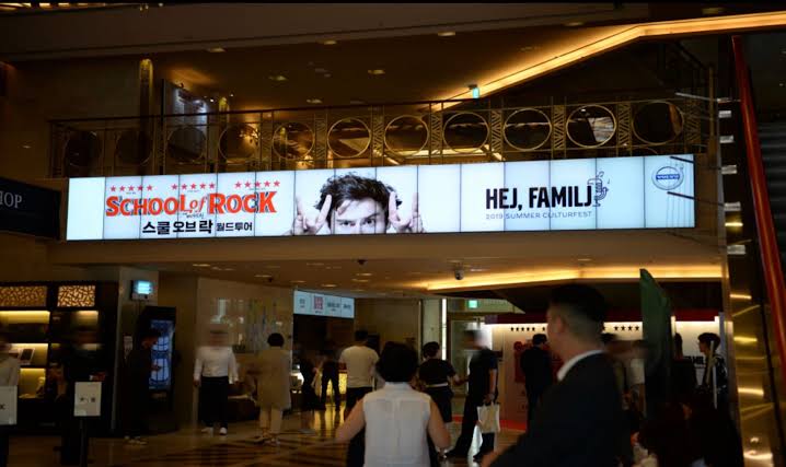 샤롯데시어터 디지털사이니지 광고