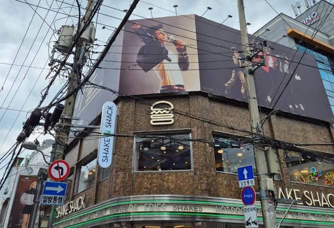 성수동 연무장 H4 외벽광고