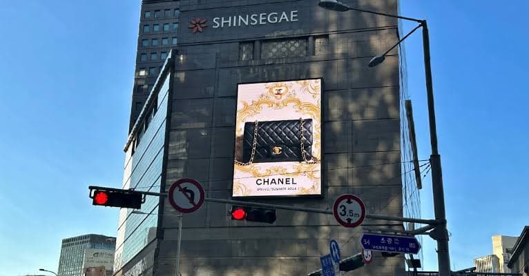 신세계백화점 본점 신관 전광판 광고