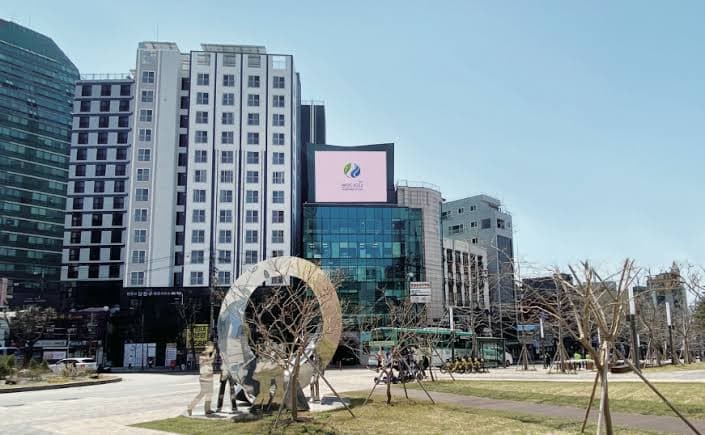 신촌 31 전광판 광고