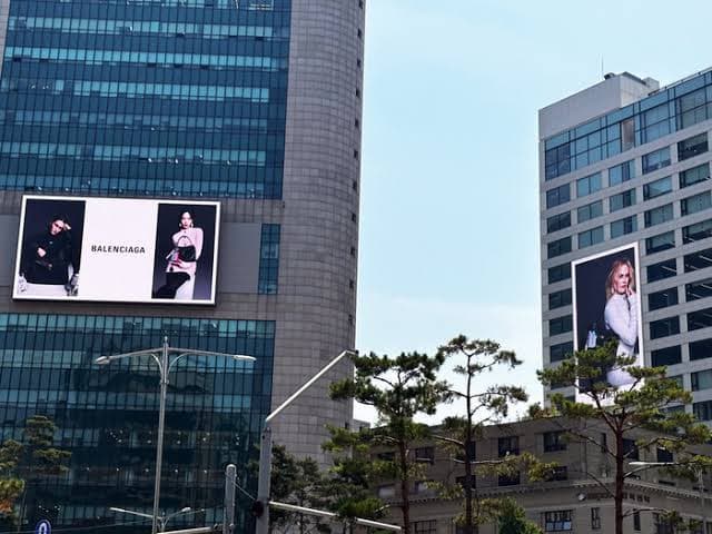 명동 ME&MN 전광판 Sync 광고